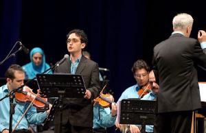«امیر اثنی عشری» با ارکستر ملی «مهر» به روی صحنه می‌رود