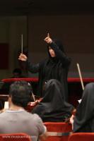 اولین رهبر ارکستر زن در ایران، فقط تمرین می‌دهد!