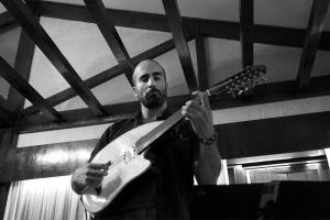 تمرین «رضا روحانی» و گروه «آنسوی ماه» تمرین «رضا روحانی» و گروه «آنسوی ماه»